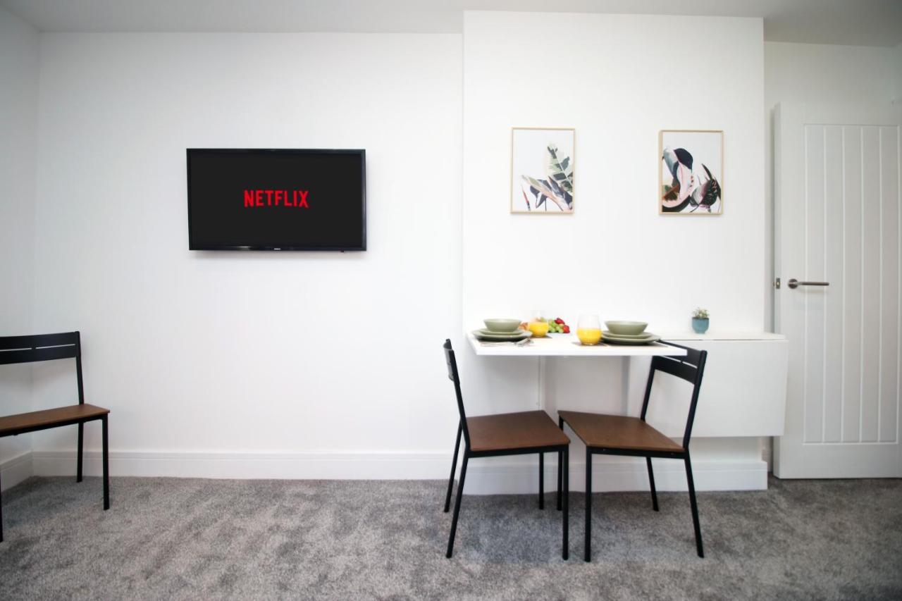 No 49 City Apartments, Perfect For Business And Leisure Stays, 10 Min Drive Into City Centre, Easy Access To Local Transport, 1Br And 2Br Available, Free Parking Cardiff Bagian luar foto
